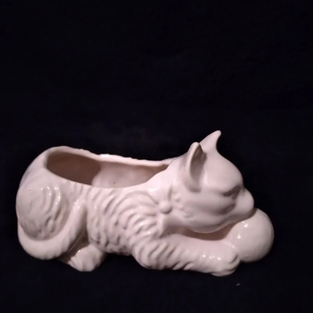 VINTAGE Small Ceramic Planter-White Kitty Cat and Ball